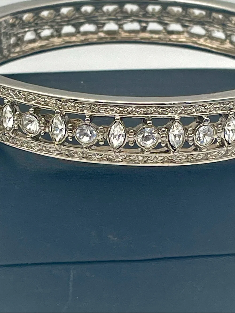 JBK Camron & Kross Silver Tone Hinged Bangle Bracelet. Size 8 inch